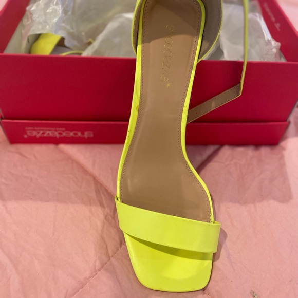 Heels - Picture 2 of 3